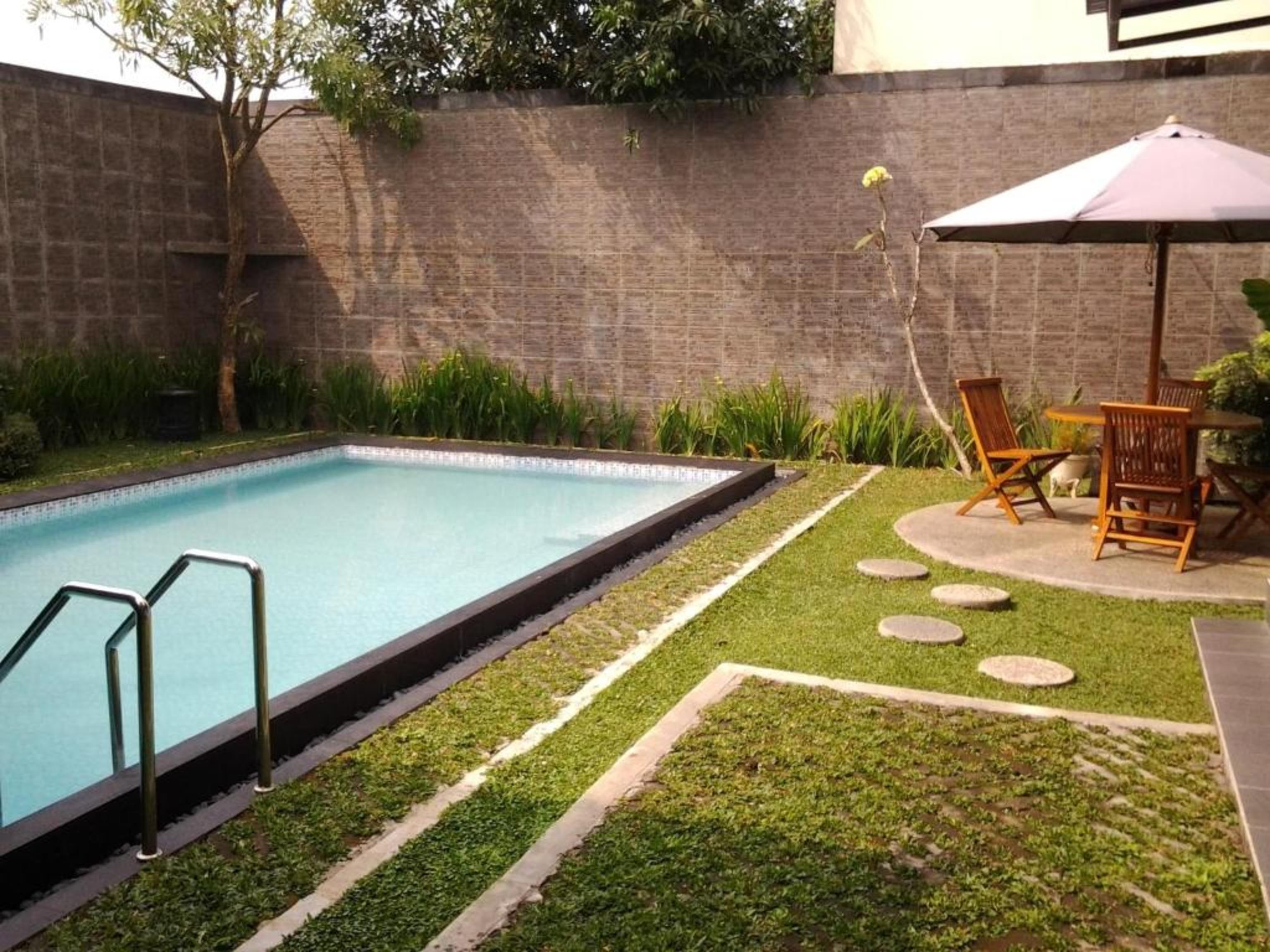 Rumah Anda Guest House By Zuzu Bandung Exterior foto